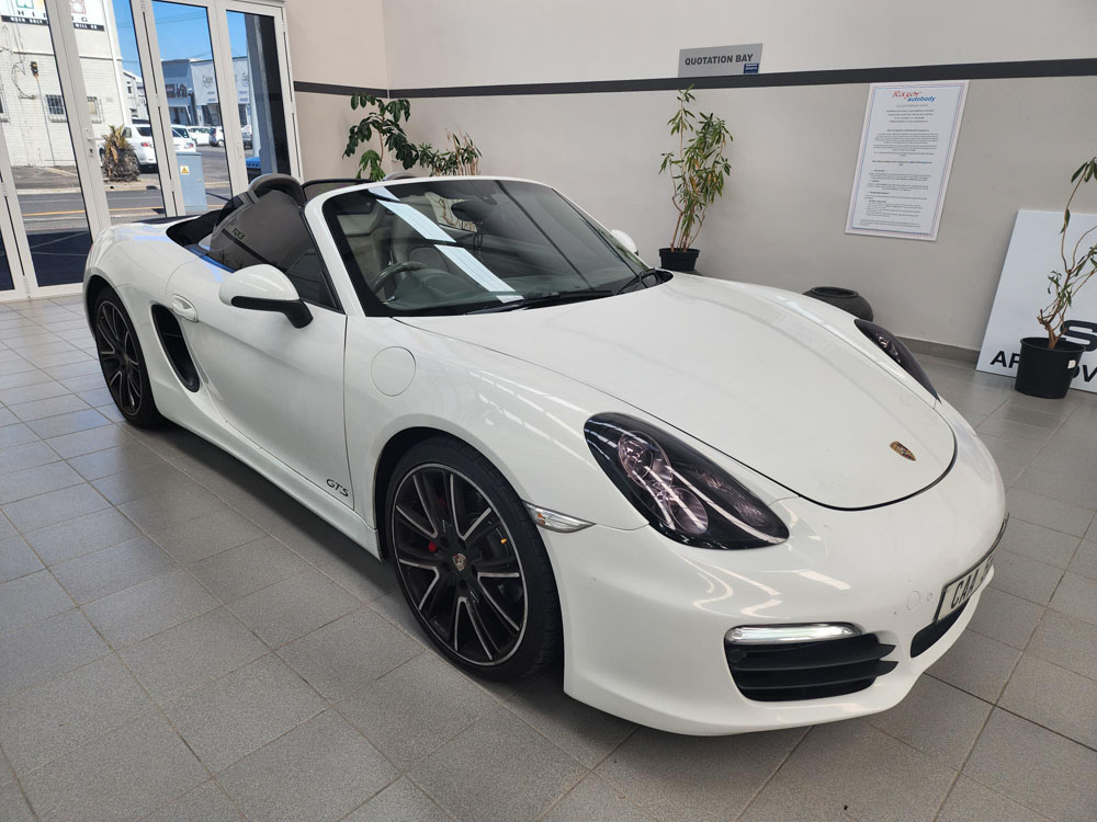 Panel beating and spray painting at Razor Autobody